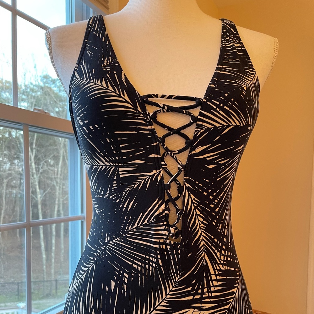 One piece low cut with open back adjustable straps